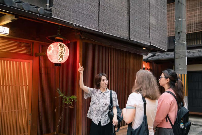 Kyoto: Gion World of the Geisha Guided Walking Tour - Why Gion Feels Easier With a Local English Guide