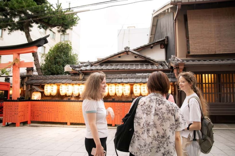 Kyoto: Gion World of the Geisha Guided Walking Tour - The Main Walk Through Gion Streets: How the Guide Keeps It Moving