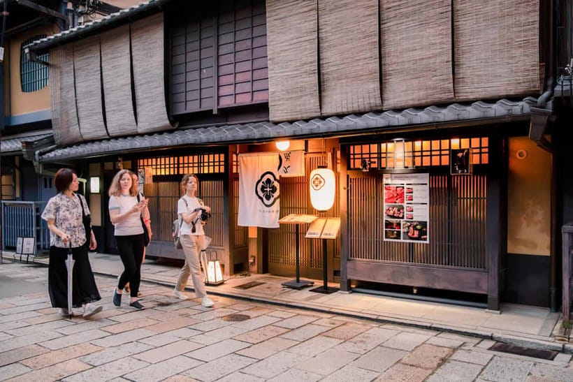 Kyoto: Gion World of the Geisha Guided Walking Tour - Gion Corner Stop: A Cultural Moment That Makes the Stories Click