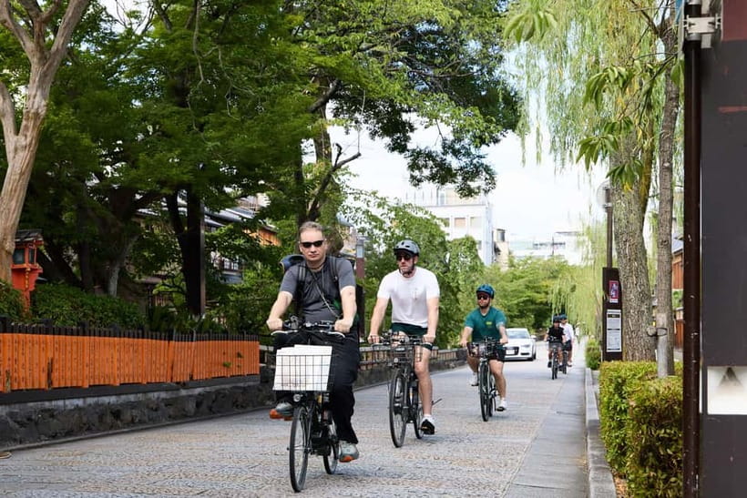 Kyoto: Hidden Gems E-Bike Tour Through Backstreets & Temples - Gion Meeting Point at Kyoto Tourist Lounge: Finding It Without Stress