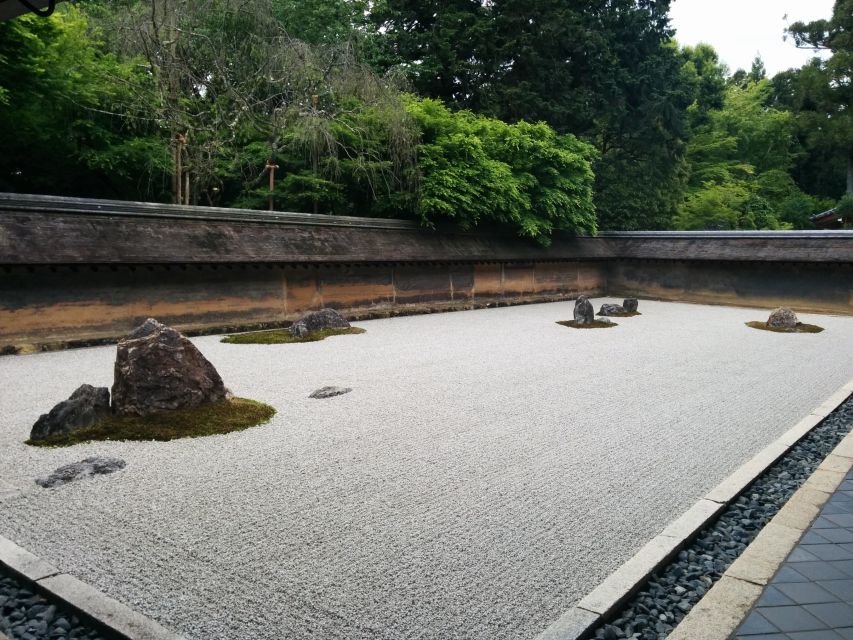 Kyoto Highlights 7-Hour Private Guided Tour - Getting oriented fast at Kyoto Station’s Granvia meet-up