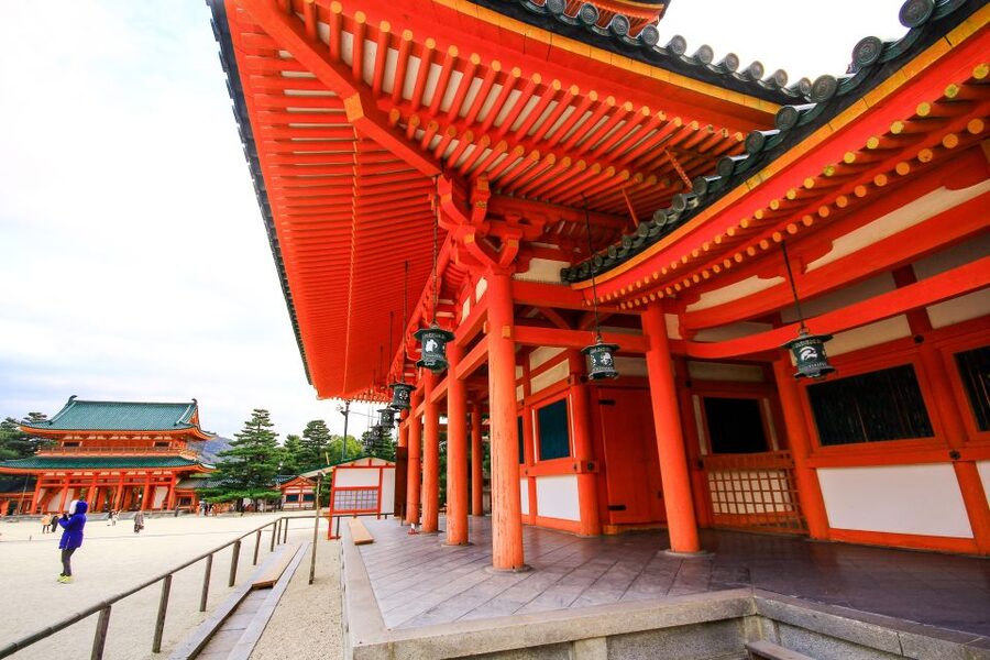 Kyoto: Imperial Palace & Nijo Castle Guided Walking Tour - Should you book this Kyoto Imperial Palace and Nijo Castle tour?