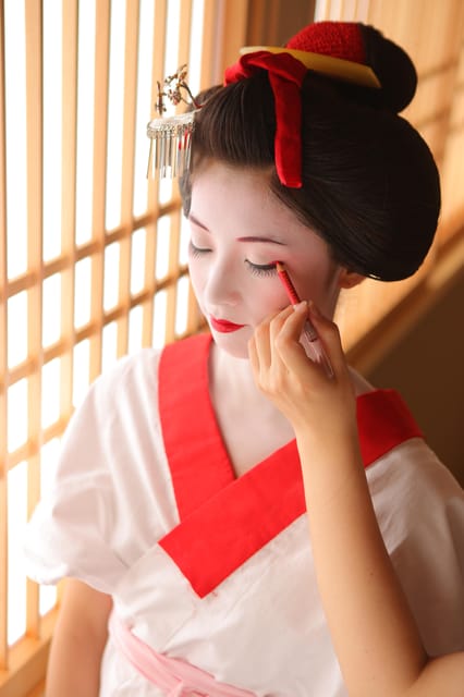 Kyoto kiyomizu Temple : Maiko and Samurai Couple Photoshoot - Inside the photo rooms: Japanese room, tea room, garden, gold screen