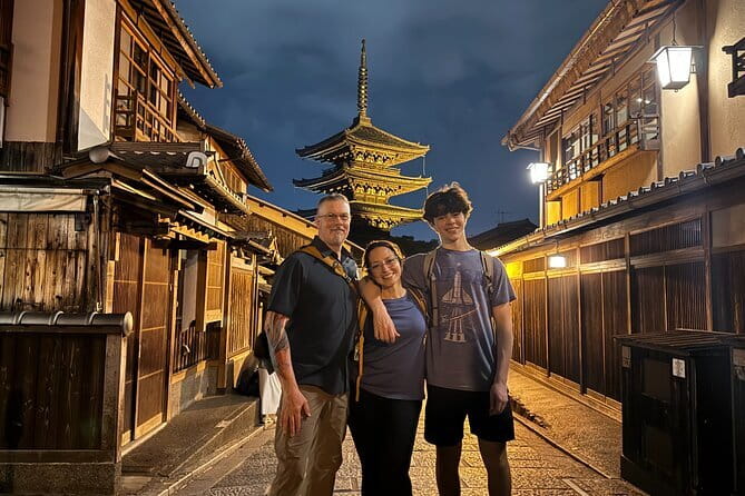 Kyoto Magical Night English Tour: Gion & Fushimi Inari Shrine - Yasui-Konpiragu: praying for relationship peace and trying the famed stone