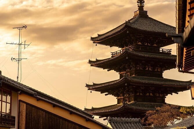 Kyoto Magical Night English Tour: Gion & Fushimi Inari Shrine - Yasaka Pagoda (Hokanji), Sannenzaka, and Ninenzaka: walking Kyoto’s old-stone steps