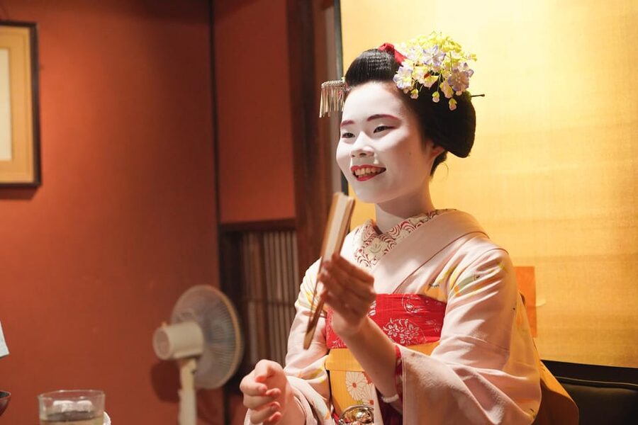 Kyoto: Maiko Dinner in Traditional Restaurant and Tour - Key highlights in Gion, dinner, and maiko time