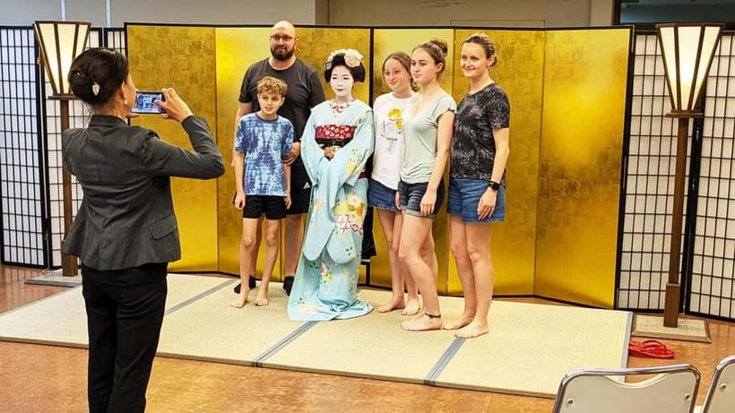 Kyoto: Meet-and-Greet, Maiko Show and Experience - Watching the Dances Up Close: What to Notice
