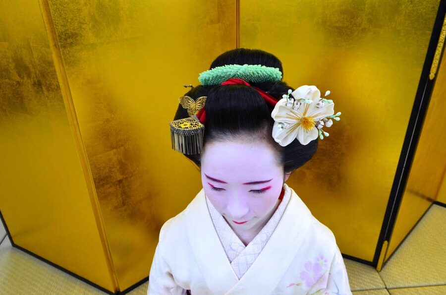 Kyoto: Meet-and-Greet, Maiko Show and Experience - Photo Session With Your Own Phone or Camera