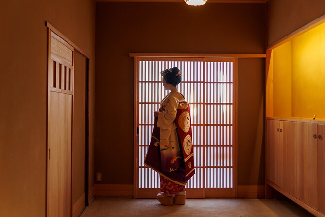 Kyoto: Meet the Geisha Maiko with Gion Walking Tour - A Zen temple precinct visit, without going inside
