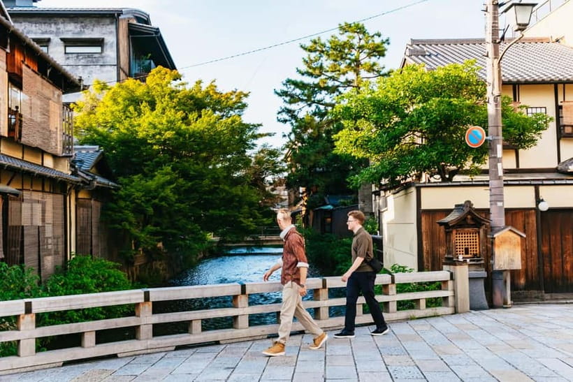 Kyoto Night All-Inclusive Eats and Streets, Gion and Beyond - Kamo River Stroll: A Calm Moment Between Neighborhoods