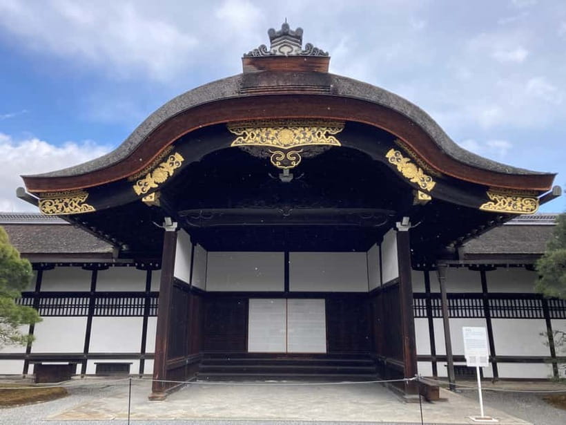 Kyoto: Nijo Castle and Kyoto Imperial Palace Guided Tour - Practical visit notes: camera, cash, and the no-shorts rule