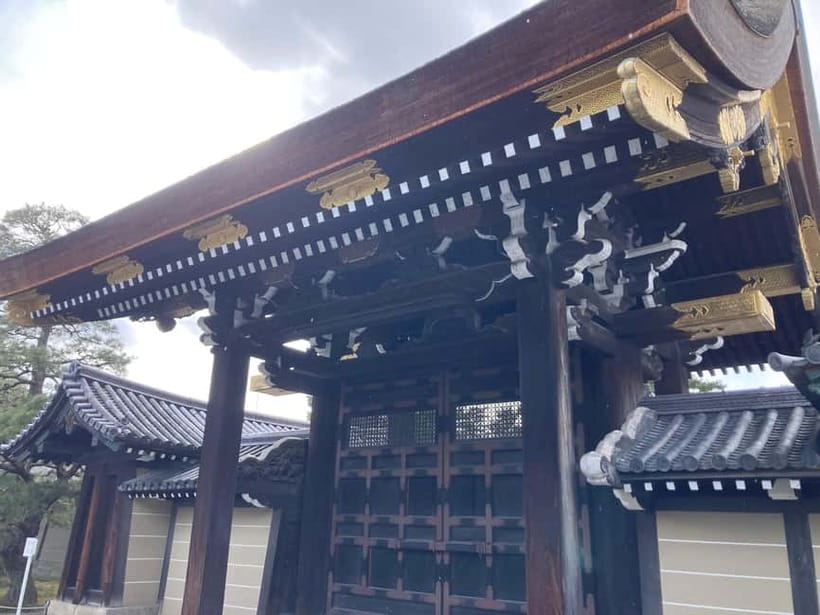 Kyoto: Nijo Castle and Kyoto Imperial Palace Guided Tour - Kyoto Imperial Palace gardens: seasonal beauty with context