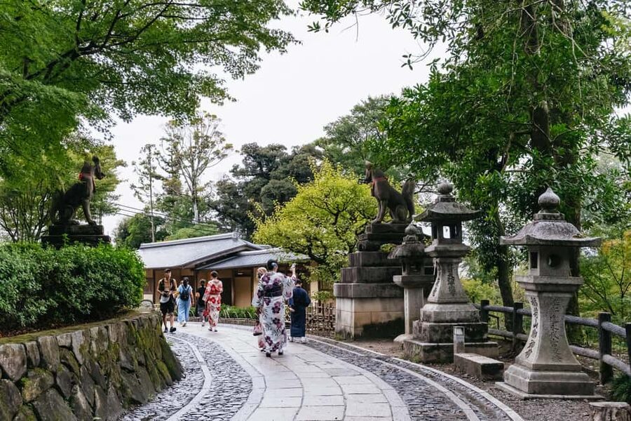 Kyoto: Nijo Castle, Kiyomizu & Fushimi Inari Guided Tour - What the 11 hours really feel like