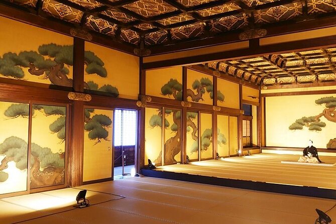 Kyoto: Nijo Castle World Heritage Guided Tour with Admission - Nijo Castle as a Power Play, Not Just a Pretty Palace