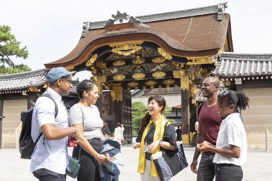 Kyoto: Nijo-jo Castle and Ninomaru Palace Guided Tour - Ninomaru-goten Palace: where politics shows up in the details