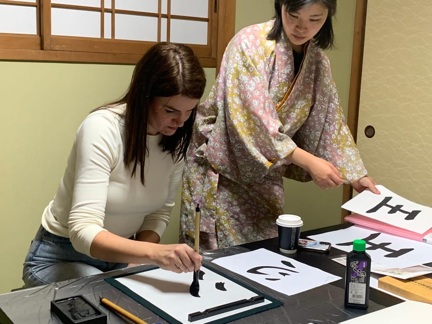 Kyoto Ninenzaka : Japanese Calligraphy Class in Townhouse - Shodō in Ninenzaka: why this class feels like Kyoto, not a show