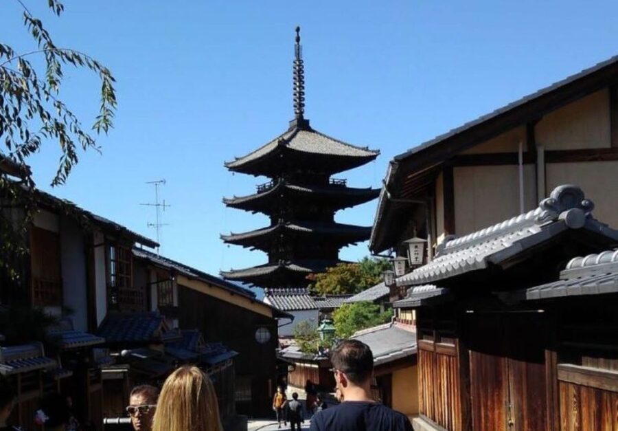 Kyoto: Private 2.5 Hour Historical Walking Tour - Key things you will notice on this tour