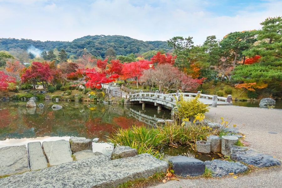 Kyoto: Private 2.5 Hour Historical Walking Tour - Starting at Yasaka Shrine’s red gate, then learning shrine basics