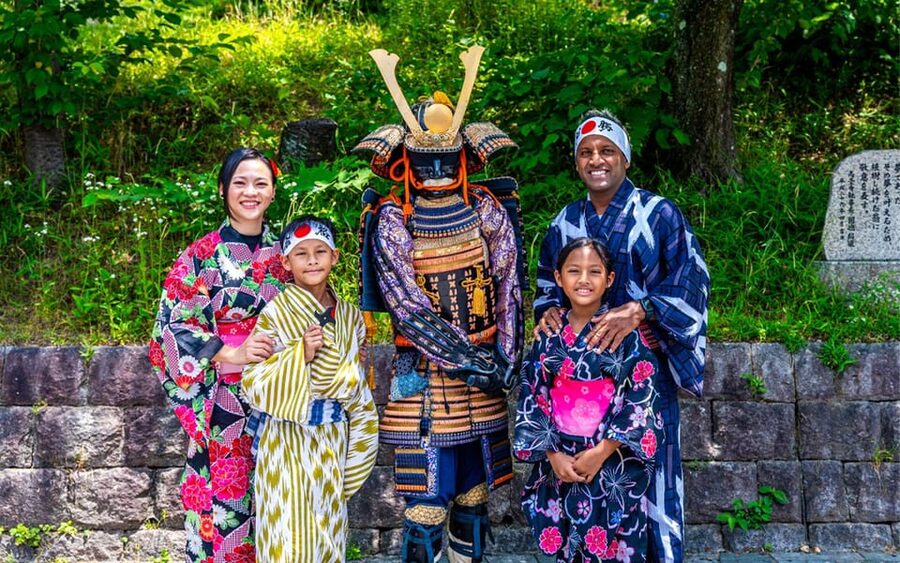 Kyoto: Private Gion District Photoshoot Experience - Yasaka Koshindo: colorful temple photos without the usual guesswork