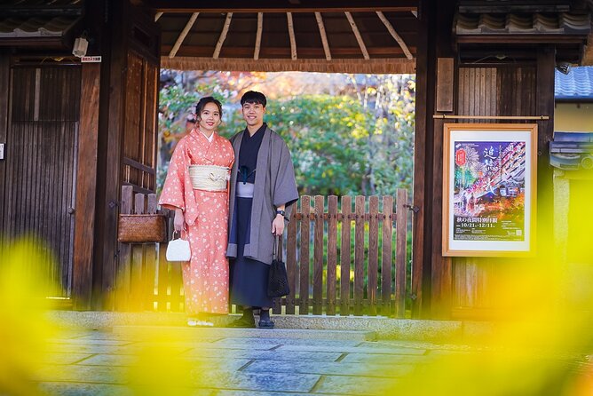 Kyoto Private Photo Shoot & Tour by SnapKyoto - Fushimi Inari-taisha: shrine framing that looks great even with movement