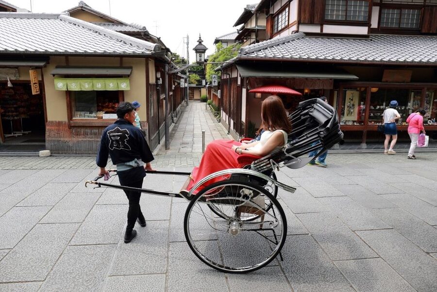 Kyoto: Private Rickshaw Tour of Gion and Higashiyama Area - Why a private rickshaw feels like Kyoto, not a checklist