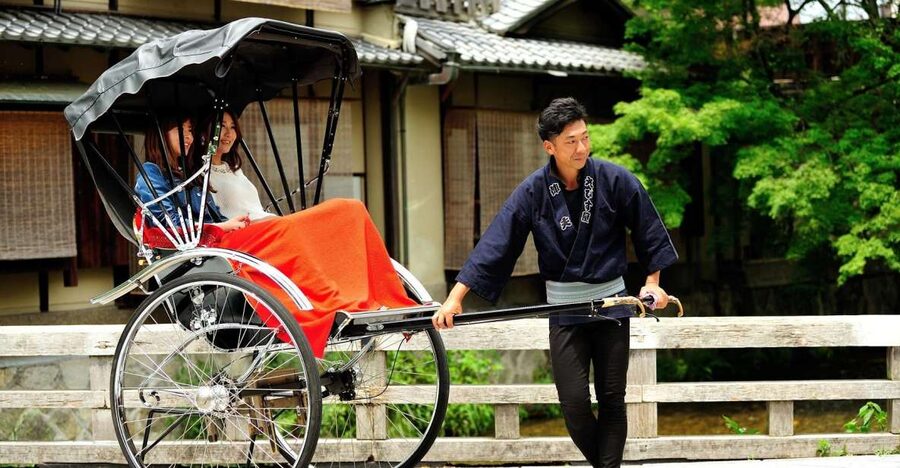 Kyoto: Private Rickshaw Tour of Gion and Higashiyama Area - Higashiyama streets: wooden townhouses, small shops, and the best kind of slow