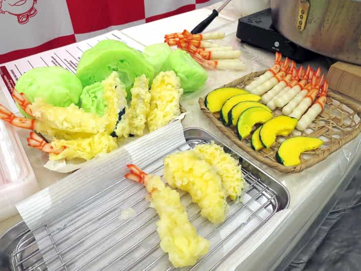 Kyoto: Replica food making experience - Finding the workshop near Kani Douraku and the shopping arcade