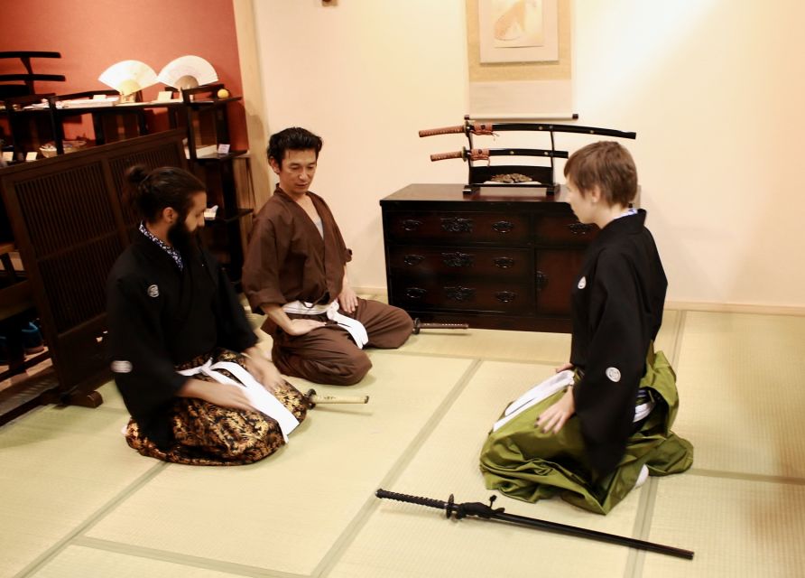 Kyoto: Samurai Sword Class by Experts in Traditional Arts - Bowing first: the respect piece that changes your technique