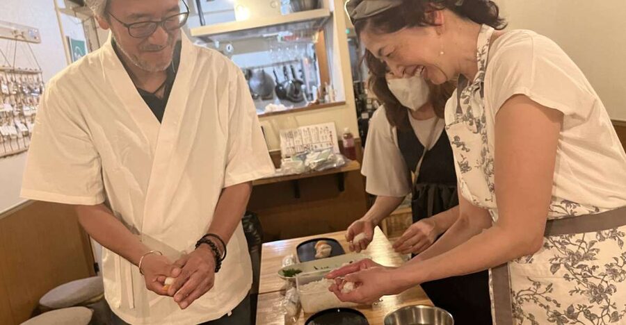 Kyoto: Sushi Making Class with Sushi Chef - Practice first: the sushi sample toy that saves your first real bite