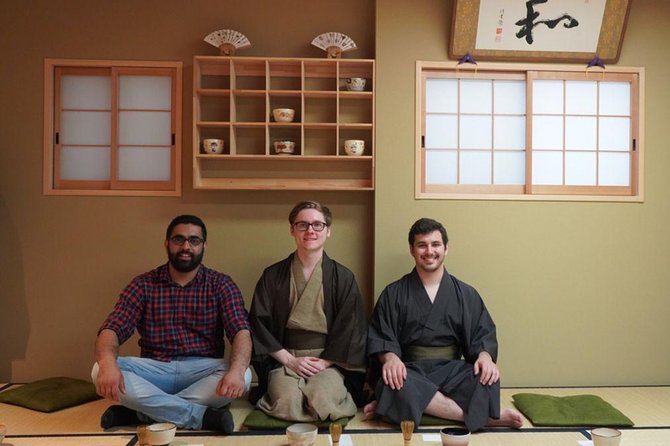 Kyoto Tea Ceremony & Kiyomizu-dera Temple Walking Tour - Where the day starts: Yasaka Shrine and Kiyomizu-zaka lanes