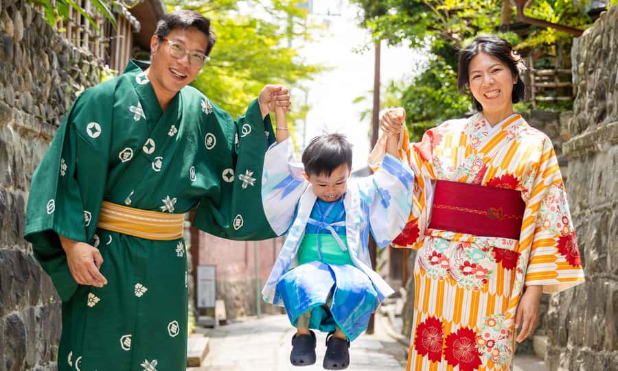 Kyoto: Traditional Kimono Rental - What Fits in the Storage, and What Stays With You
