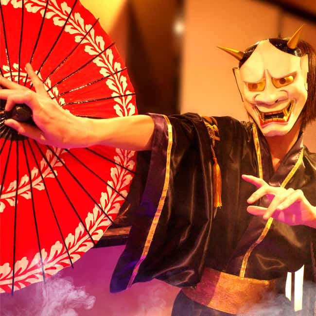 Kyoto: Wazuma Magic Show & Tea Ceremony - The 30-minute Wazuma magic performance: up close, carefully paced