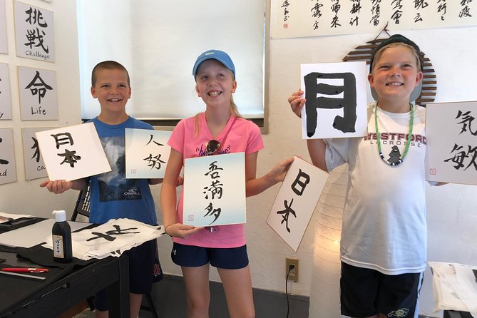 Let's experience calligraphy in YANAKA, Taito-ku, TOKYO !! - Your take-home souvenir: shikishi board, plus optional ways to personalize