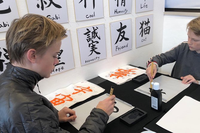 Let's experience calligraphy in YANAKA, Taito-ku, TOKYO !! - Where the lesson starts: Yanaka Ginza energy, then into the townhouse