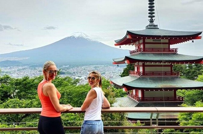 Mount Fuji Full Day Customized Private Tour with English Guide - Oshino Hakkai: the eight ponds that tell a volcanic story