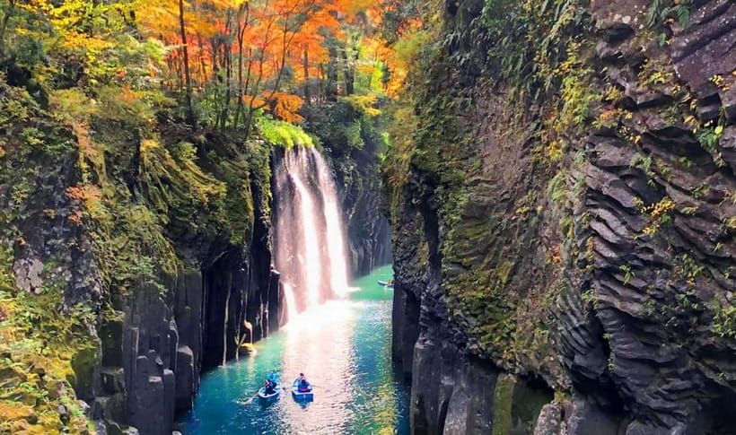 Mt. Aso & Takachiho Gorge Tour with Optional Boat Ride - Picking Up the Tour: Lawson Fukuoka Oriental Hotel and the Guide Flag