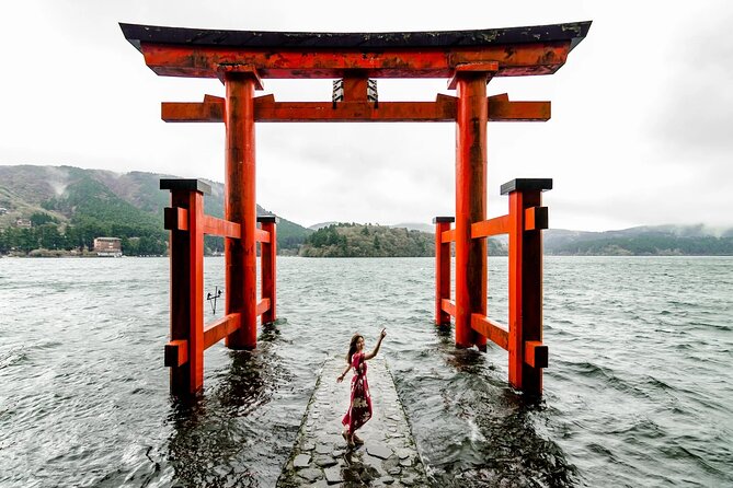 Mt. Fuji and Hakone Private Tour with English Speaking Guide - Hakone Shrine at Lake Ashi: red gates and slow sightseeing