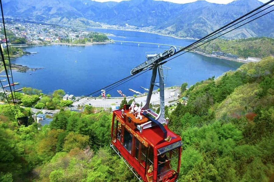 Mt. Fuji & Lake Kawaguchiko Ropeway Panorama Full-Day Tour - Getting There Without the Stress: Tokyo to Lake Kawaguchiko