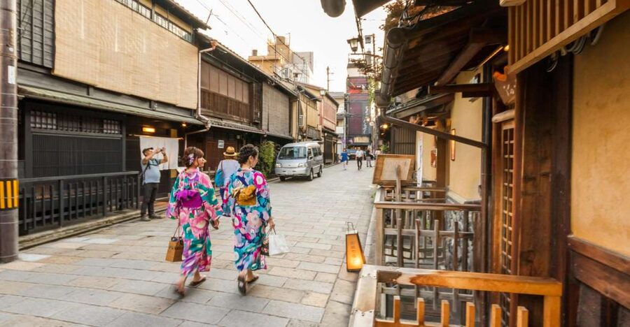 Night Walk in Gion: Kyoto's Geisha District - Key highlights worth planning around