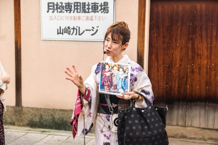 Night Walk in Gion: Kyoto's Geisha District - Why nighttime Gion feels like a different Kyoto