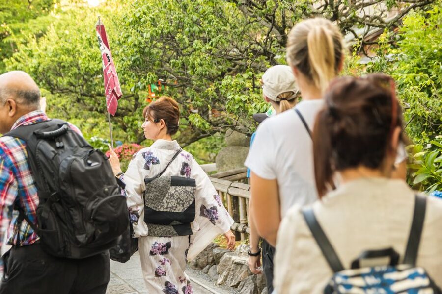 Night Walk in Gion: Kyoto's Geisha District - What your guide teaches about geiko and maiko life