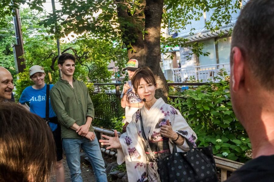 Night Walk in Gion: Kyoto's Geisha District - How to spot geiko and maiko without ruining it