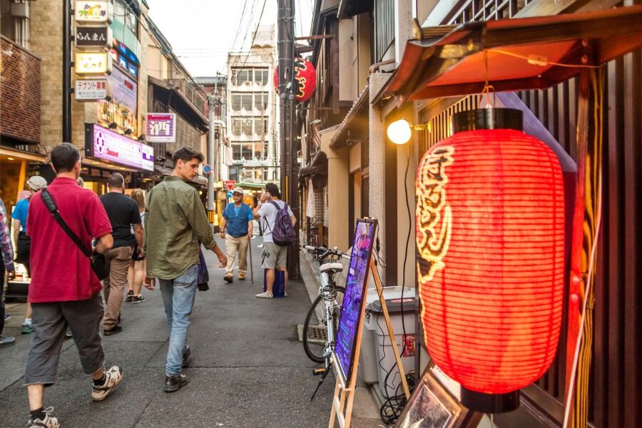 Night Walk in Gion: Kyoto's Geisha District - Pace, comfort, and who should consider another option