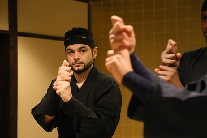 Ninja 2-hour Hands-on Lesson by Japanese master in Kyoto -Medium - Ninja clothing rental and the photo payoff