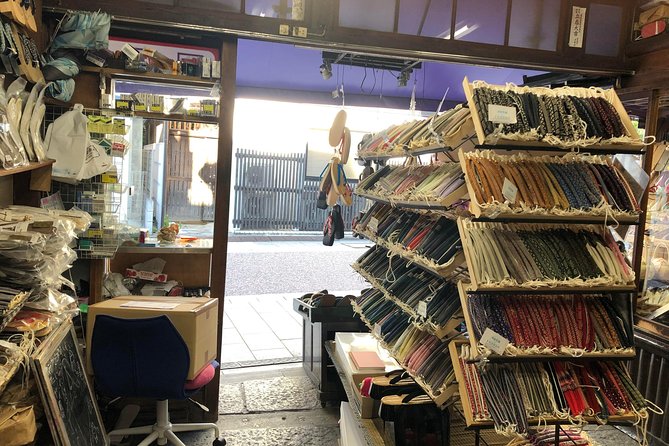 Old Town Tokyo: Shinagawa-Juku Walking Tour - Stop 3: Hozenji Temple and the quiet corners off the main road