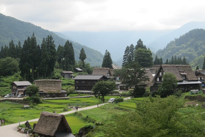 [One-day bus tour departing from Kanazawa Station] Shirakawa-go and Gokayama - Two World Heritage Villages Enjoyable Bus Tour - Lunch in Hida Style: Tatami Seating and Real Local Flavor