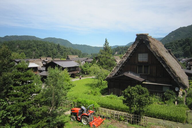 [One-day bus tour departing from Kanazawa Station] Shirakawa-go/Takayama tour platinum route bus tour - Lunch in the Hida region, why the included meal is a win