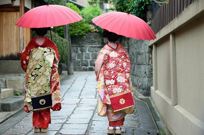 One Hour Geisha Show in Gion Kyoto - Watching the live dance performances, and what you should actually notice
