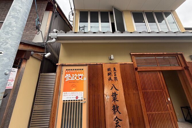One Hour Geisha Show in Gion Kyoto - The Japanese game: why the playful part is worth your attention