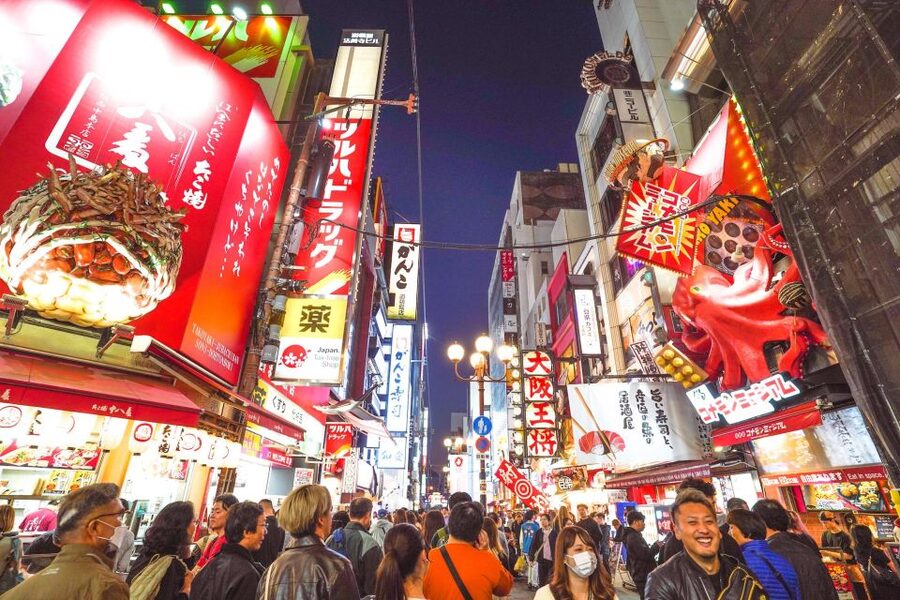 Osaka: Bar-Hopping Night Tour in Namba - Izakaya stop one: kushikatsu, beer, sake, and shochu